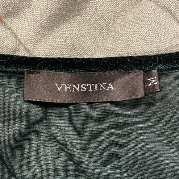 NWOT Women’s Green Velvet Long Sleeve Dress - Picture 3 of 3